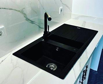 Mutfak Tezgâhında Kuvars mı, Granit mi? Hangisini Seçmelisiniz?